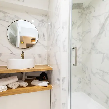 Saint Charles Apartment *